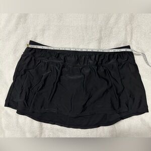 Women’s Delta Burke black swim skirt size 22W. Very good condition!